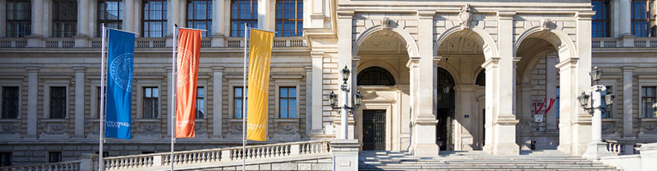 Eingang des Hauptgebäudes der Universität Wien